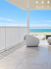 BARR Balustrade panel Aluminium Blade Fence Panel - 1000mm H x 1733mm W - White / Black, Batten Fence