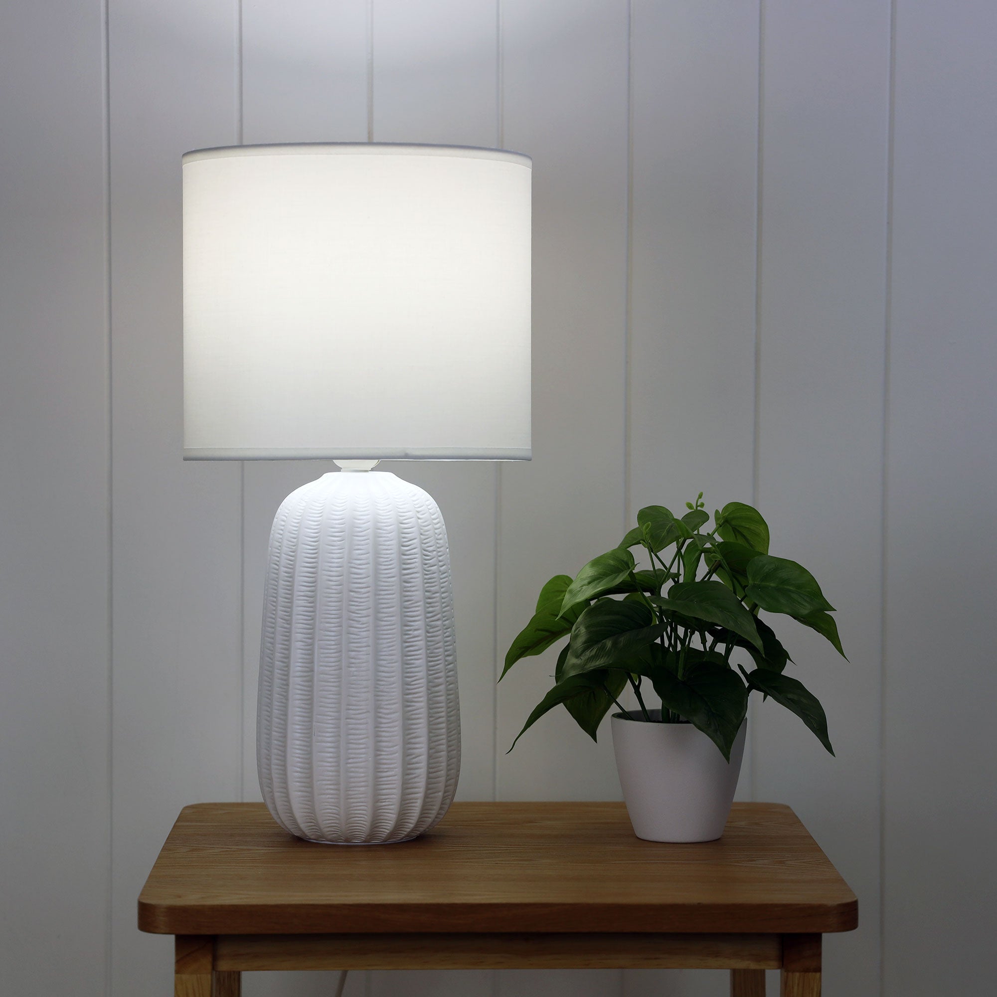 Benjy.25 White Ceramic Table Lamp styled in a room