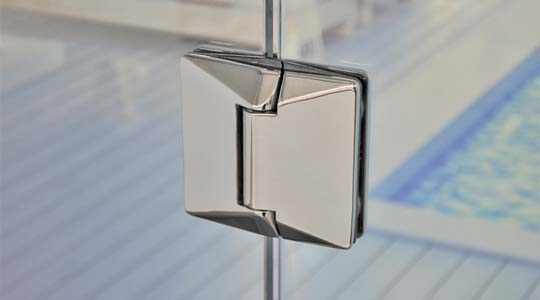 Atlantic 530 soft-close hinge installed on a glass pool gate