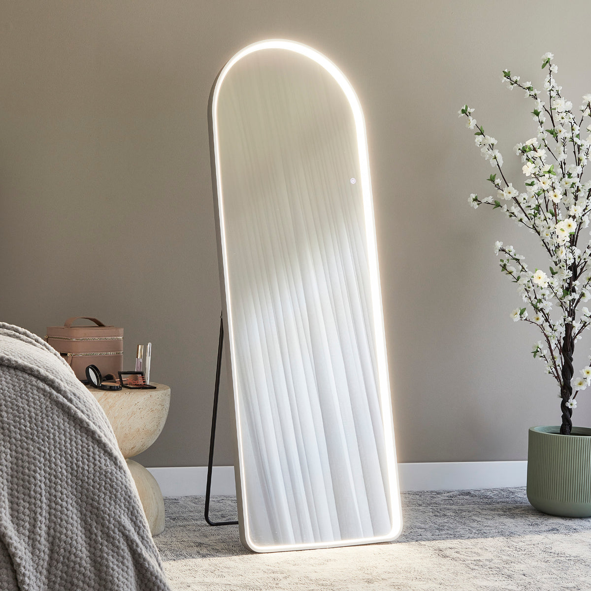 Luna 160cm Standing Arch Front Illuminated Mirror Silver lifestyle image