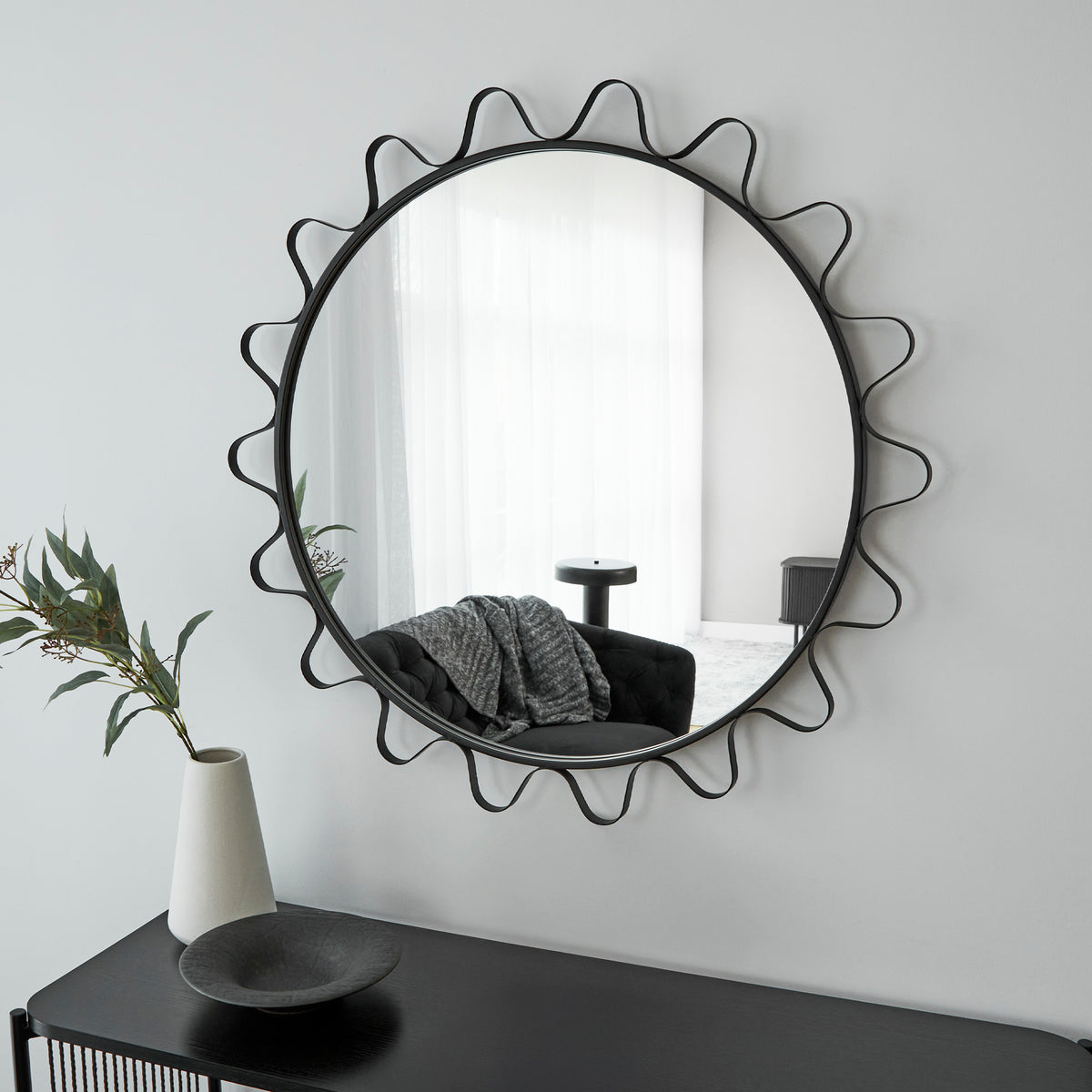 Aria Wavey 90cm Round Mirror Black lifestyle image